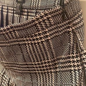 Forever21 Houndstooth Pleated Skirt - US 30